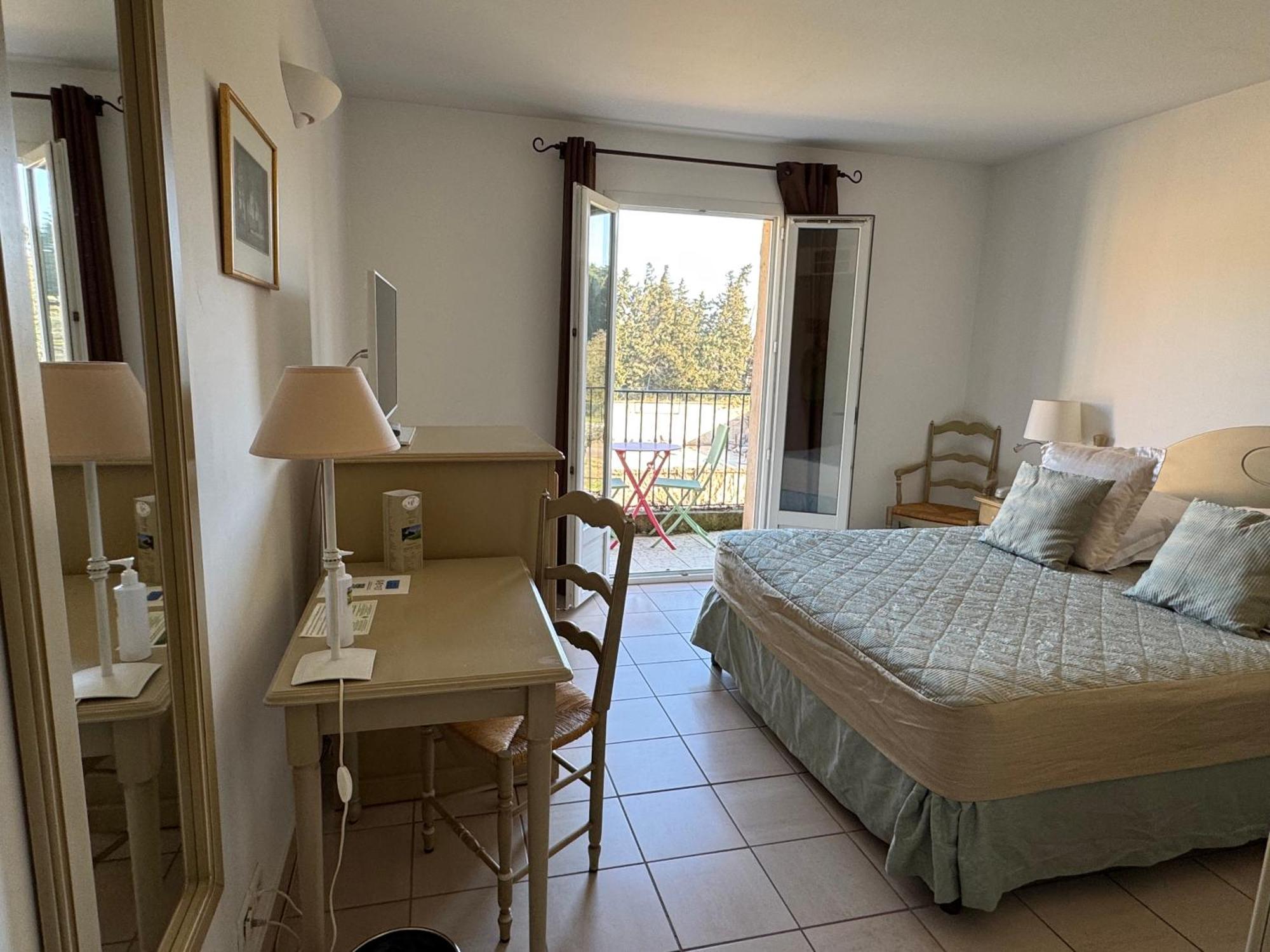 Hotel Terriciae Aux Portes De Maussane Les Alpilles Bagian luar foto